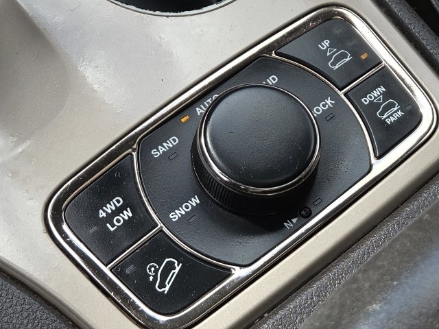 Used 2015 Jeep Grand Cherokee Summit w/ Platinum Series Group AWD/4WD image 21