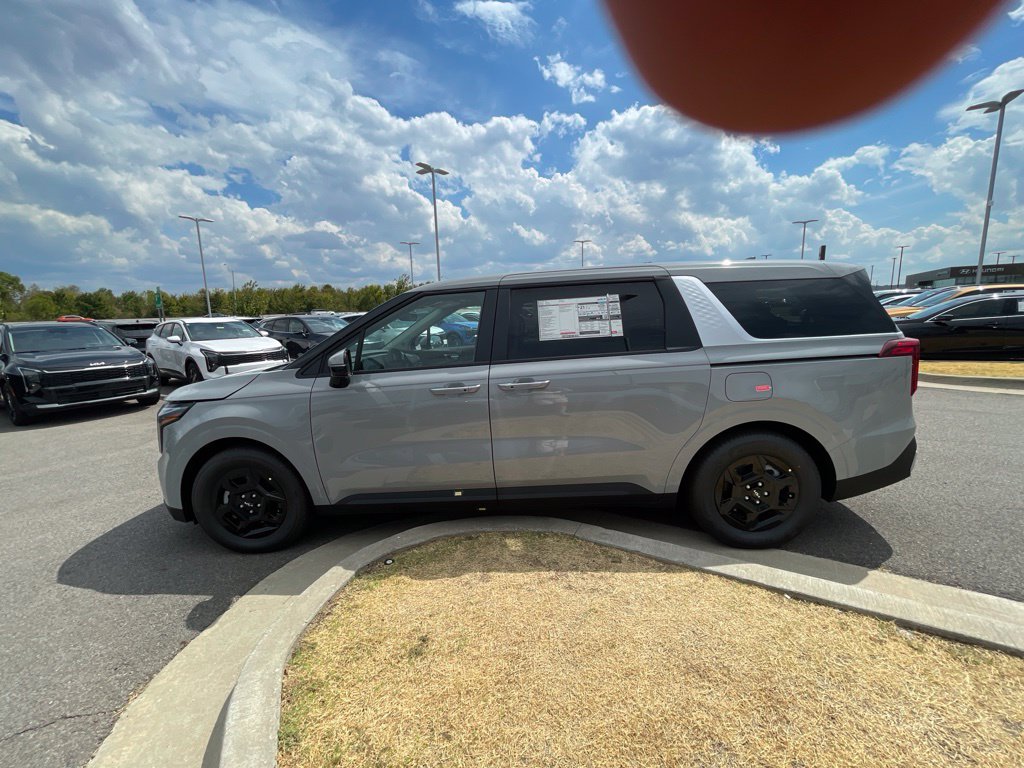 New 2027 Kia Carnival FWD image 4