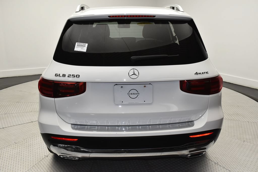 Used 2025 Mercedes-Benz GLB 250 4MATIC image 6