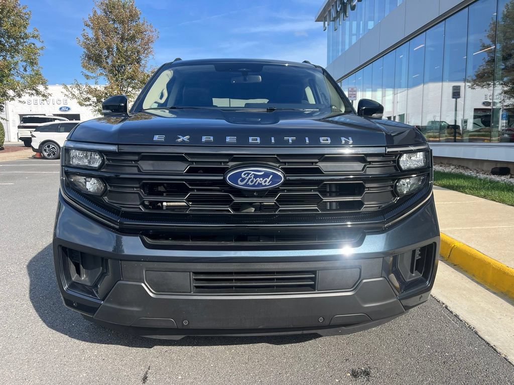 Used 2025 Ford Expedition Max Active AWD/4WD image 2