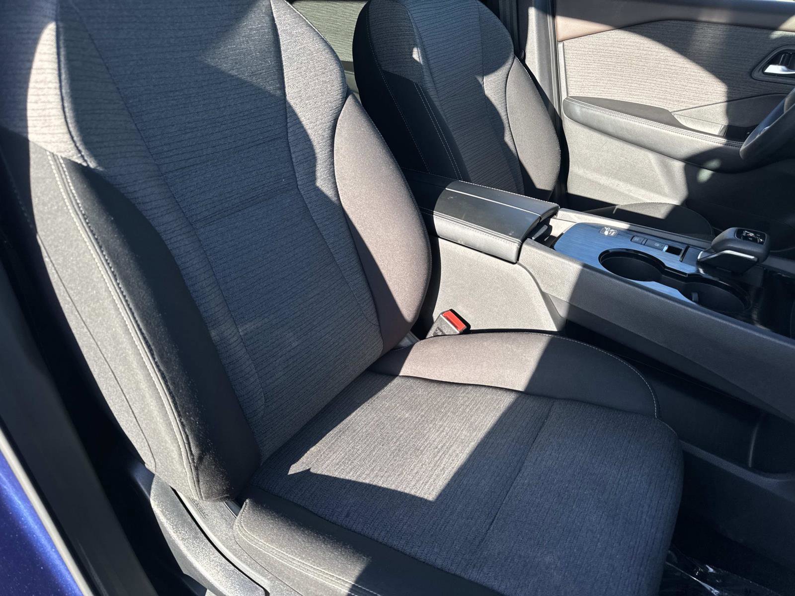 Used 2023 Nissan Rogue SV image 21