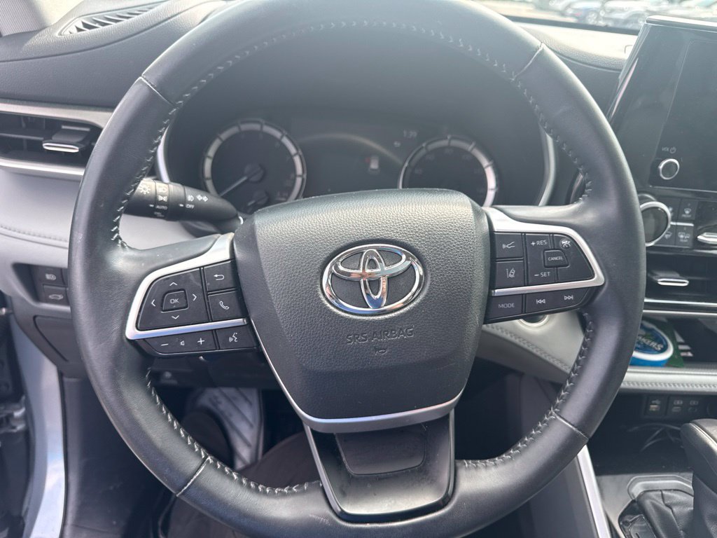 Used 2024 Toyota Highlander XLE AWD/4WD image 12