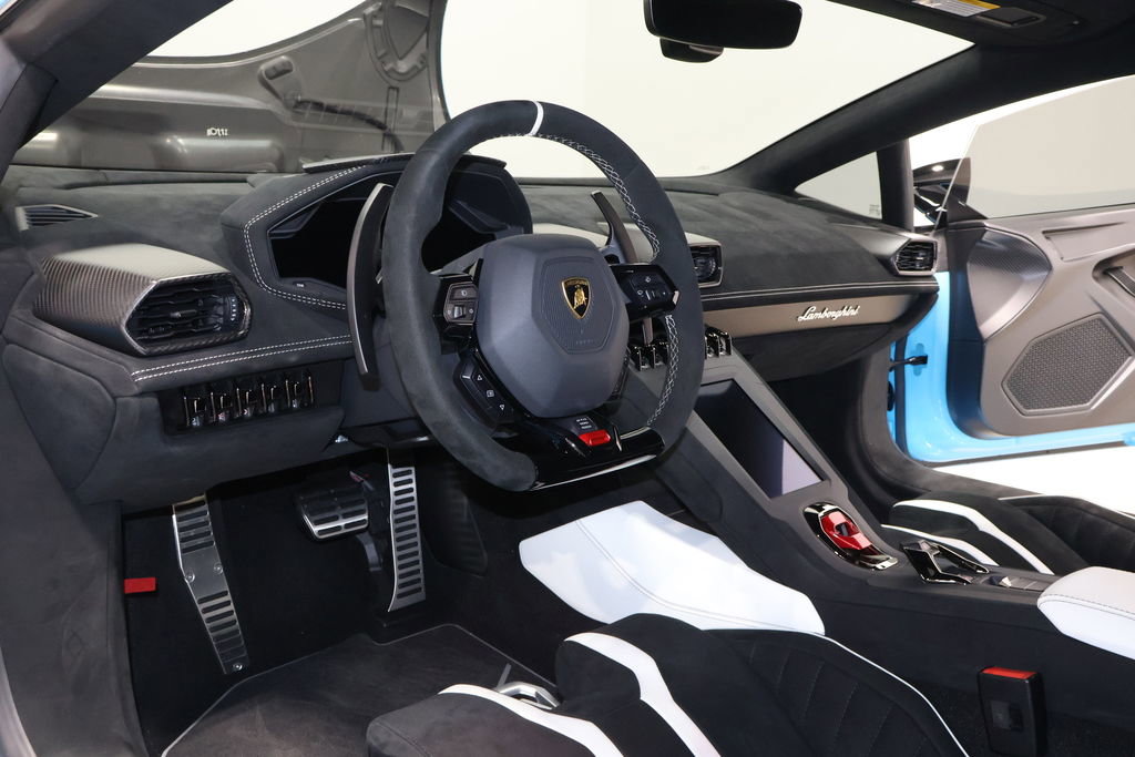 Used 2021 Lamborghini Huracan STO image 29
