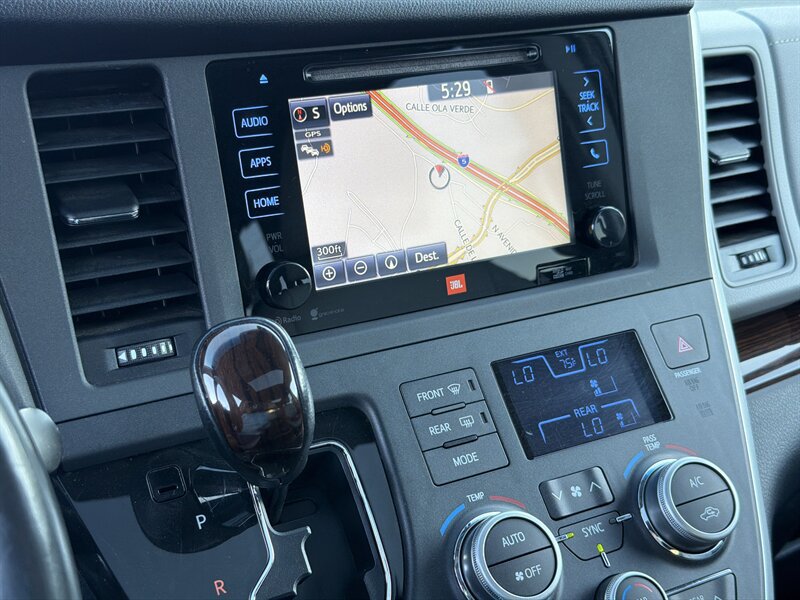 Used 2015 Toyota Sienna Limited Premium FWD image 24