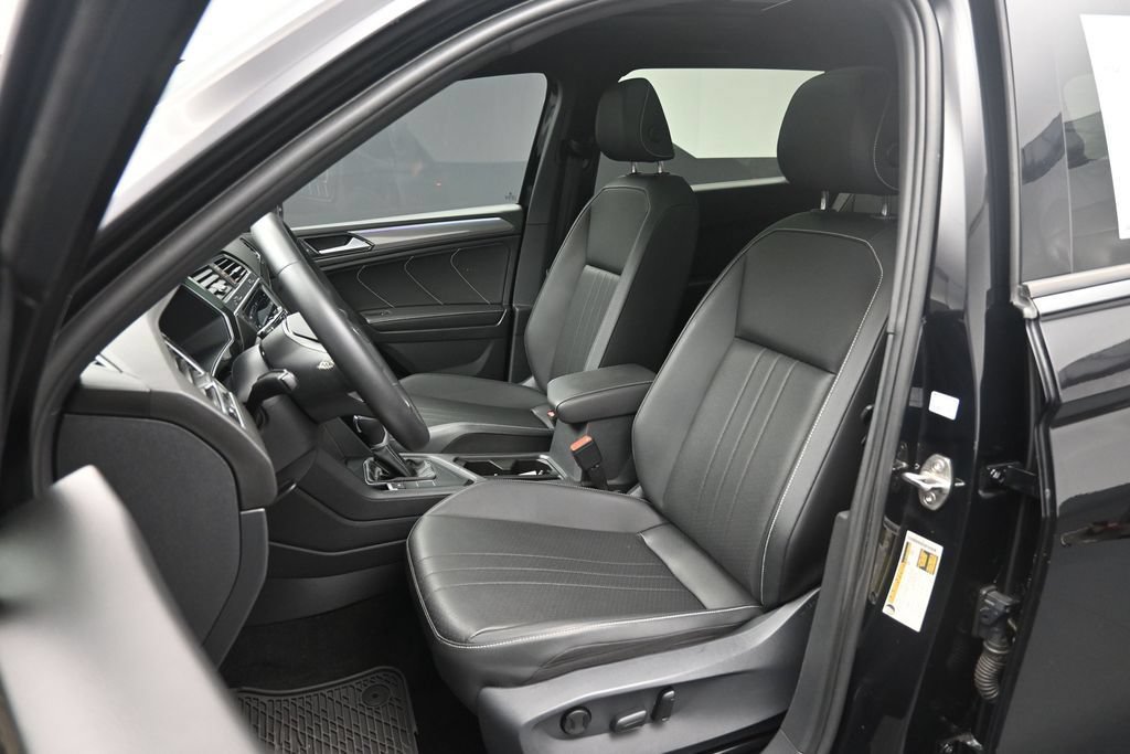 Used 2023 Volkswagen Tiguan SE R-Line FWD image 15