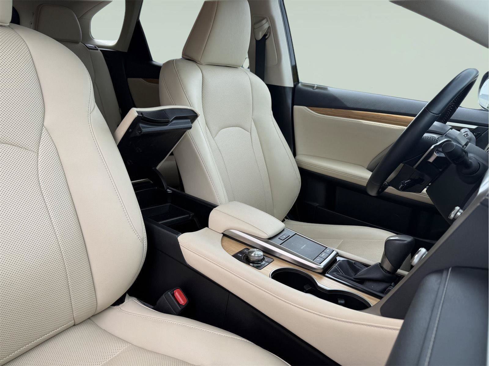 Certified 2022 Lexus RX 350L Premium w/ Premium Package AWD/4WD image 12