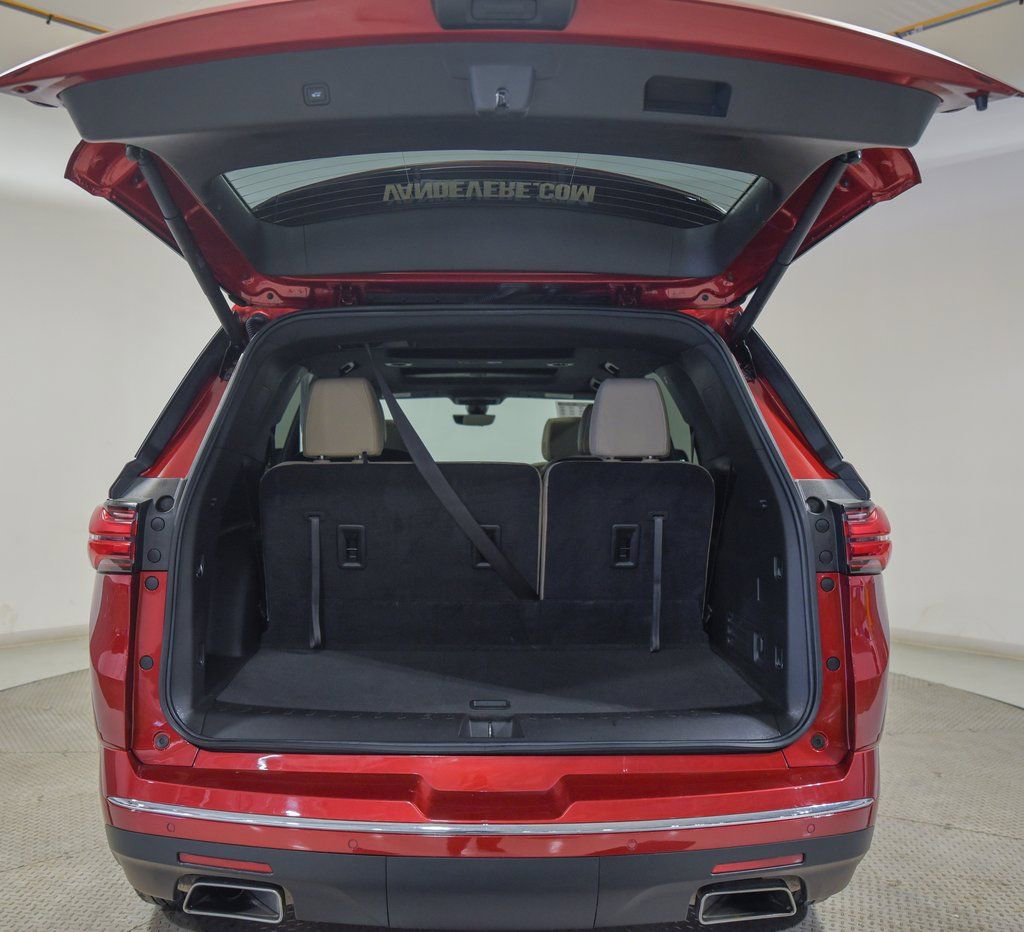 Used 2023 Chevrolet Traverse Premier image 14