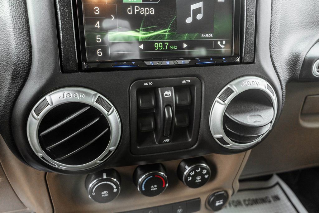 Used 2018 Jeep Wrangler Unlimited Sahara image 17