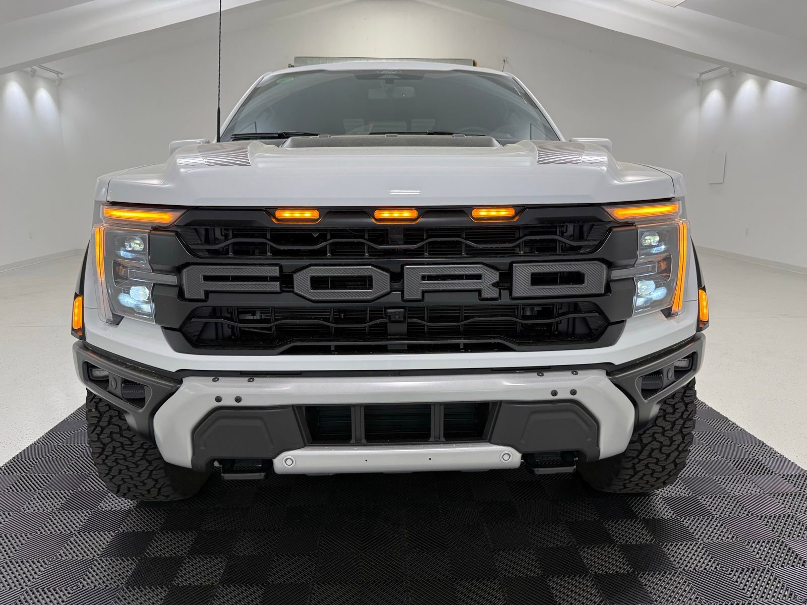 Used 2025 Ford F150 Raptor AWD/4WD image 2