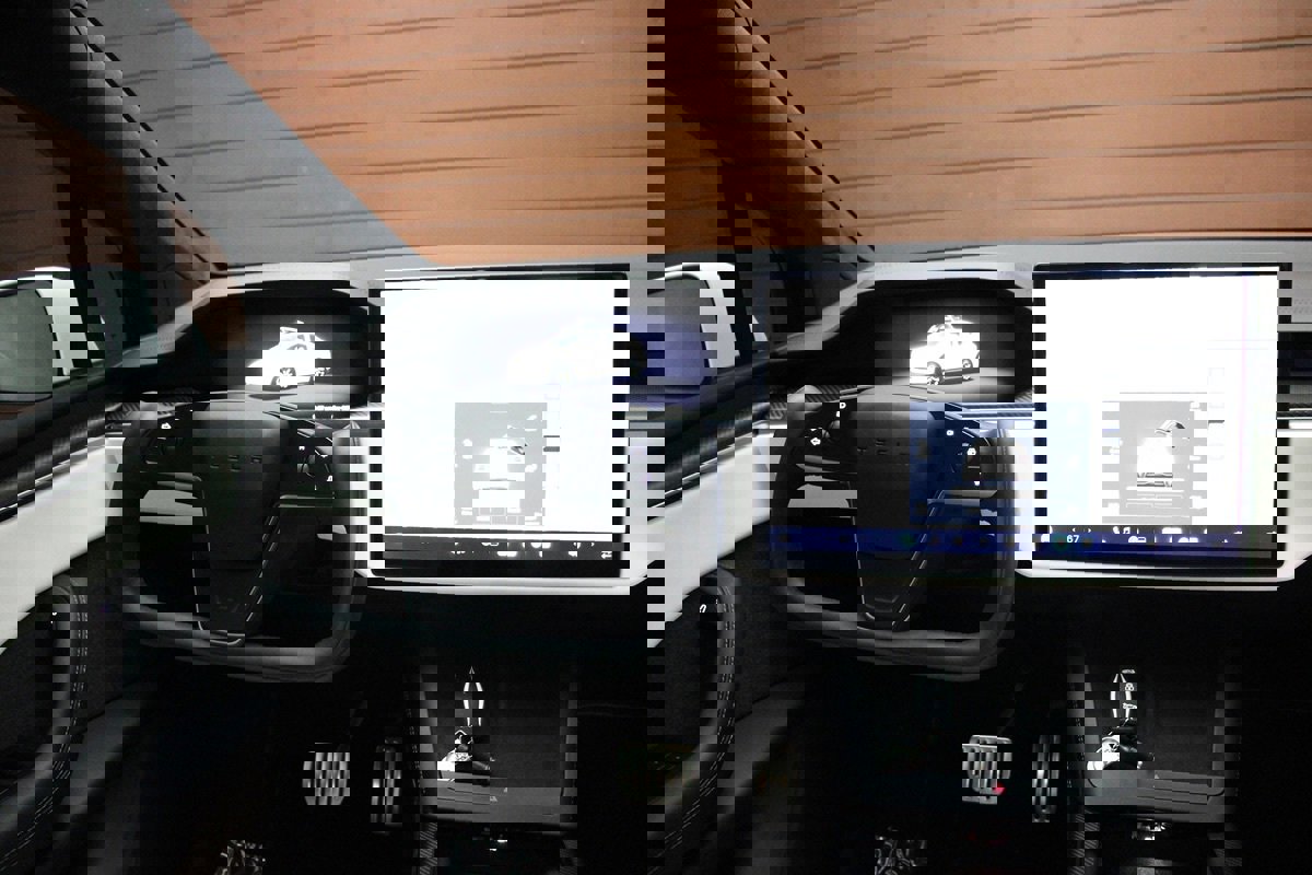 Used 2022 Tesla Model X Plaid image 19