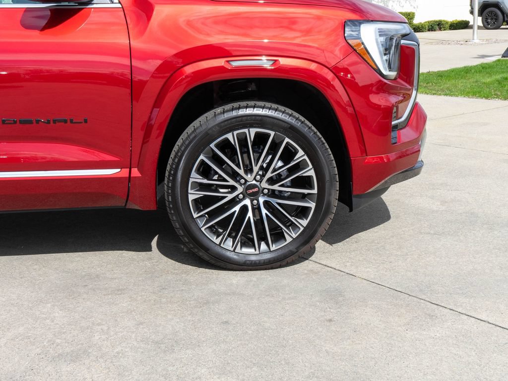 New 2026 GMC Terrain Denali w/ LPO, Black Badging Package AWD/4WD image 34