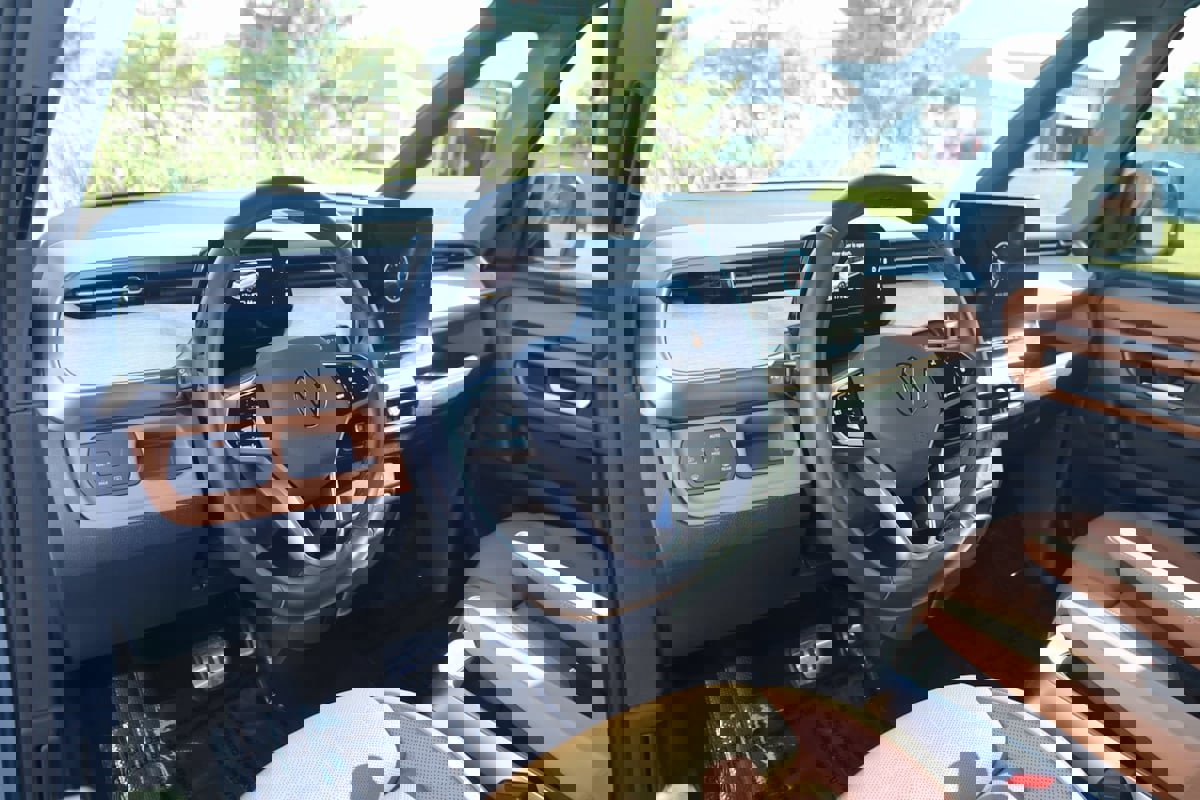 Used 2025 Volkswagen ID. Buzz Pro S image 33