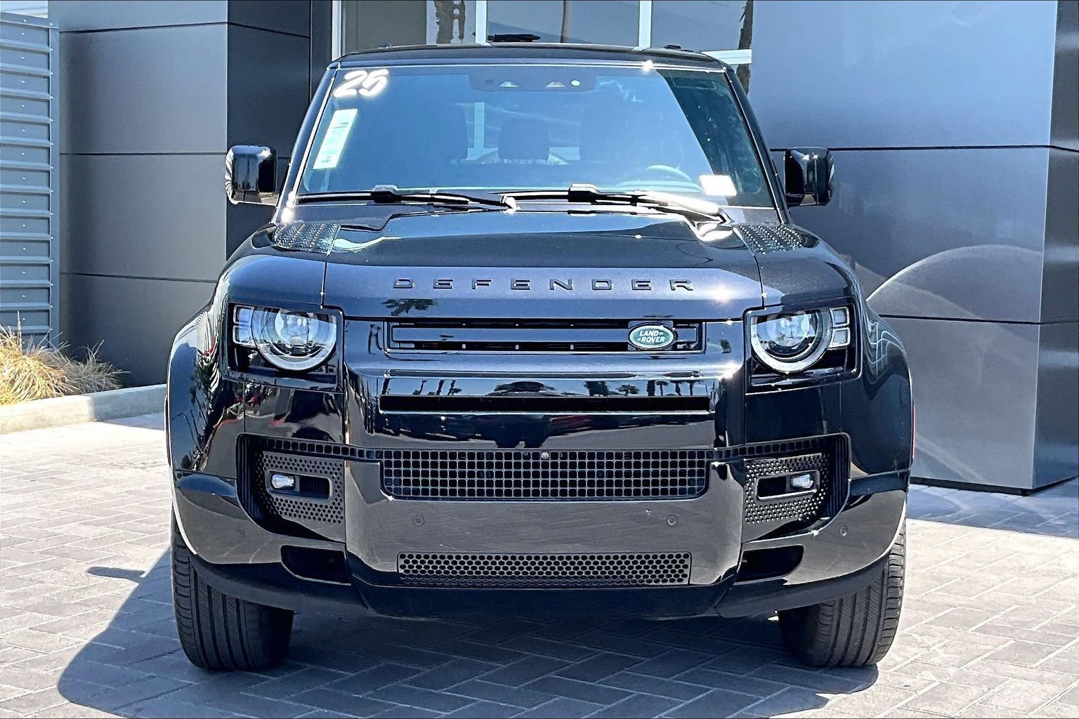 Used 2025 Land Rover Defender 90 X-Dynamic SE AWD/4WD image 2