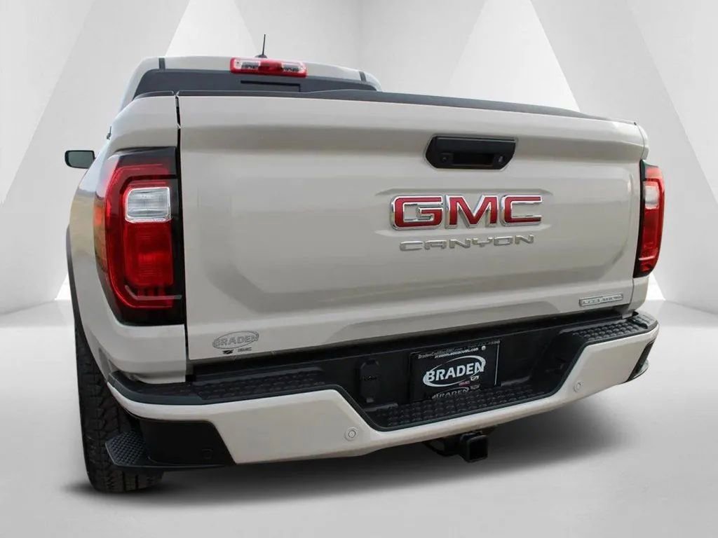 New 2026 GMC Canyon Elevation w/ Convenience Package image 32