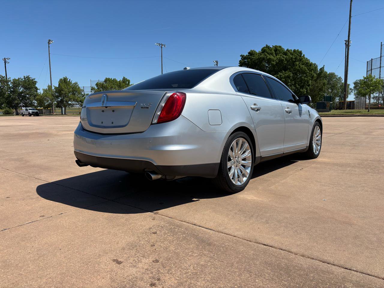 Used 2012 Lincoln MKS AWD image 26