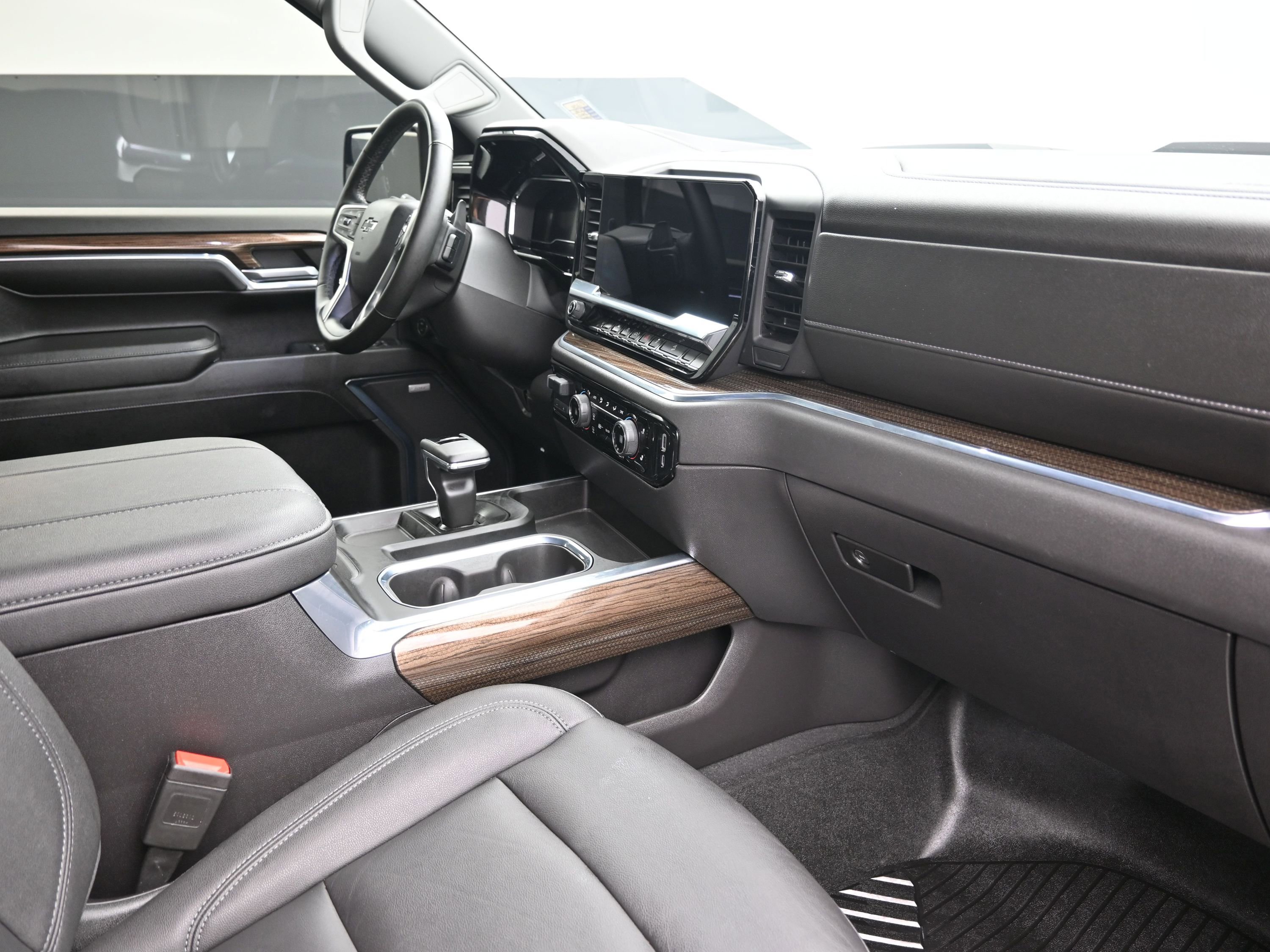 Used 2024 Chevrolet Silverado 1500 LT Trail Boss w/ Convenience Package II image 26