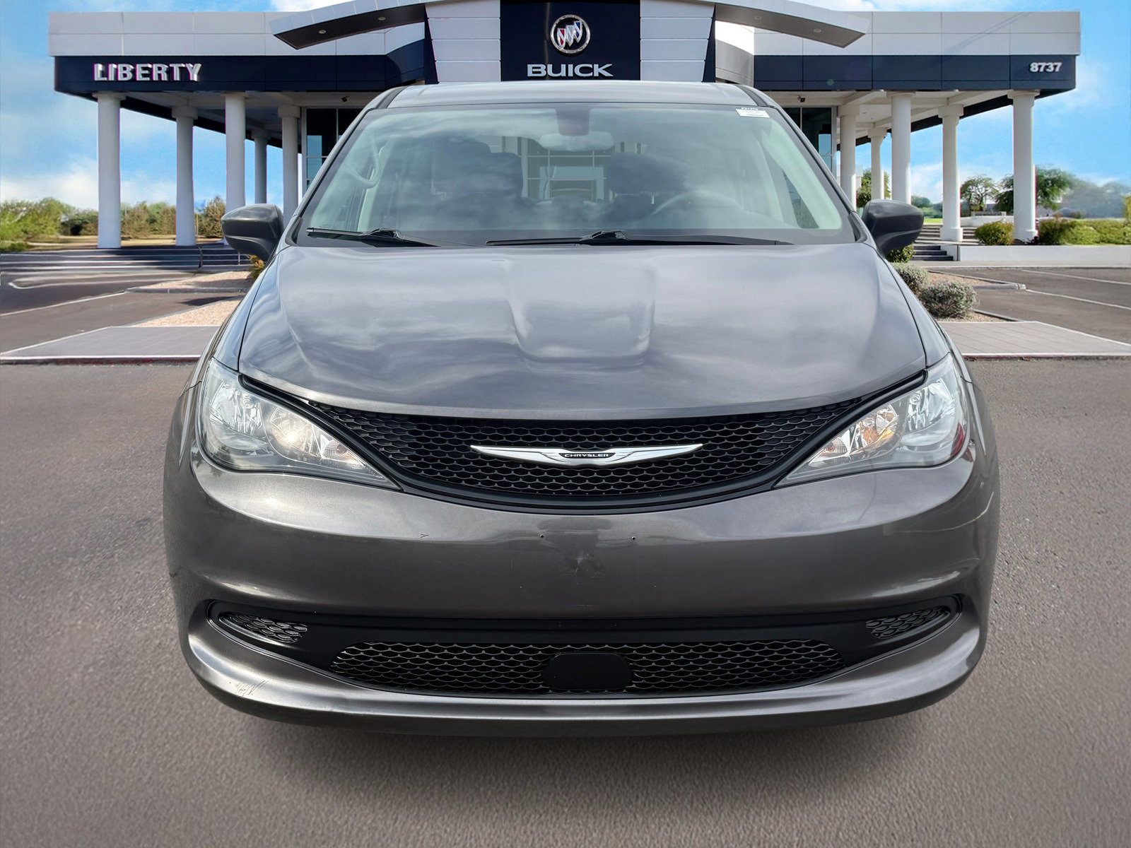 Used 2022 Chrysler Voyager LX image 8