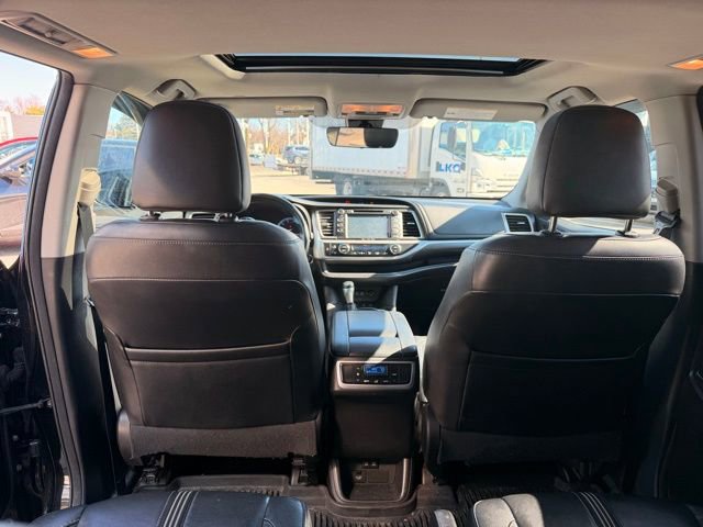 Used 2018 Toyota Highlander SE image 24