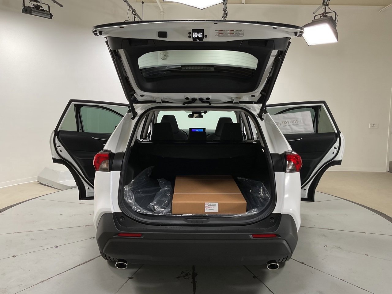 New 2025 Toyota RAV4 XLE image 17