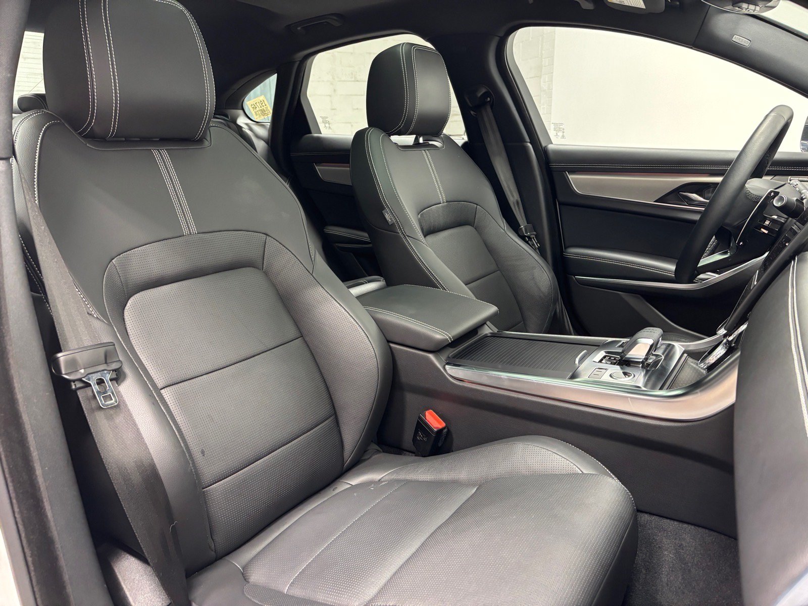 Used 2024 Jaguar XF R-Dynamic SE AWD/4WD image 29