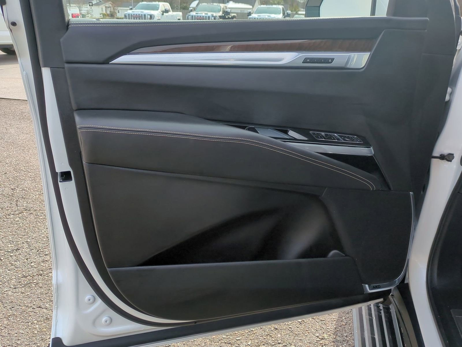 Certified 2025 Cadillac Escalade ESV Sport Platinum image 23