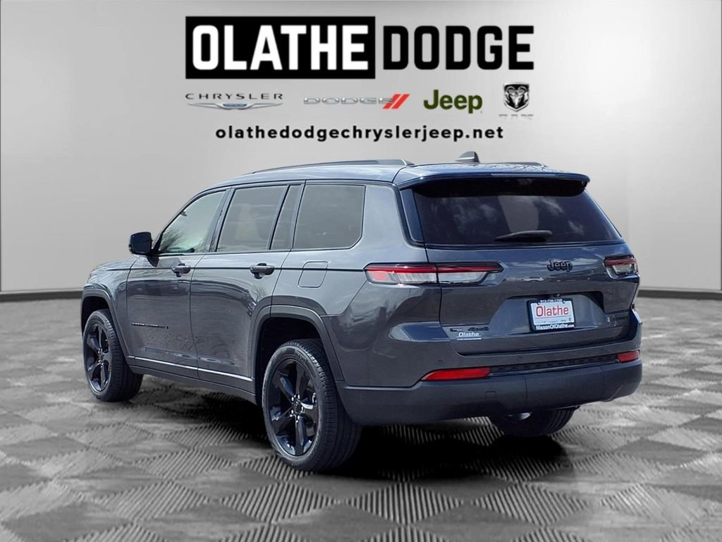 Used 2023 Jeep Grand Cherokee L Limited w/ Luxury Tech Group II image 3