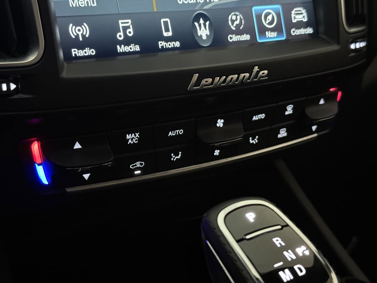 Used 2020 Maserati Levante AWD/4WD image 37
