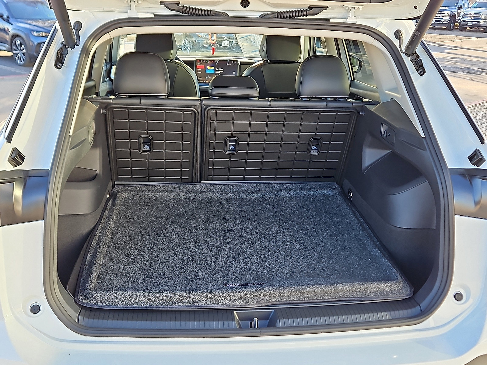 New 2026 Volkswagen Tiguan SE image 7