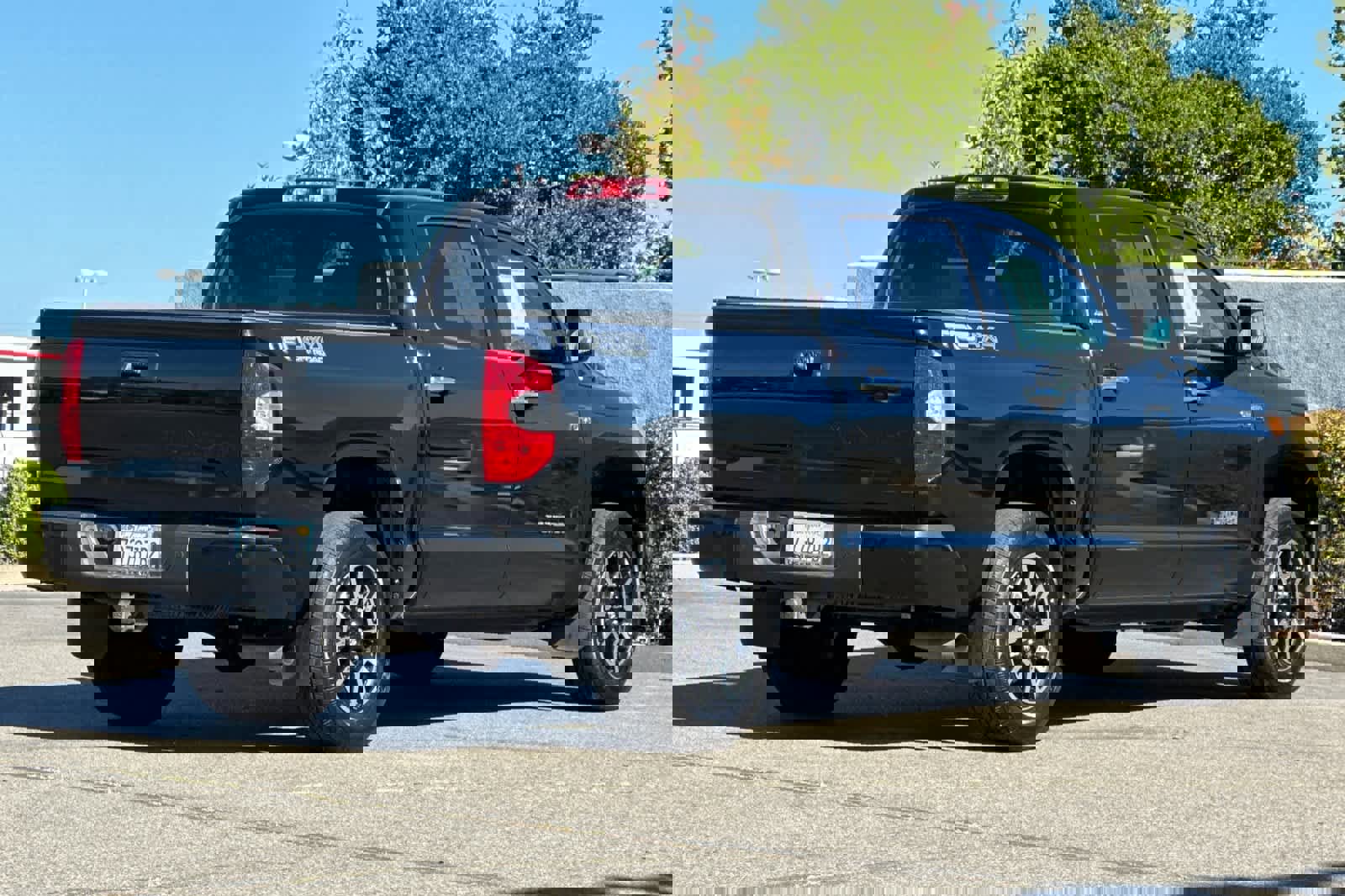 Used 2017 Toyota Tundra Limited image 2