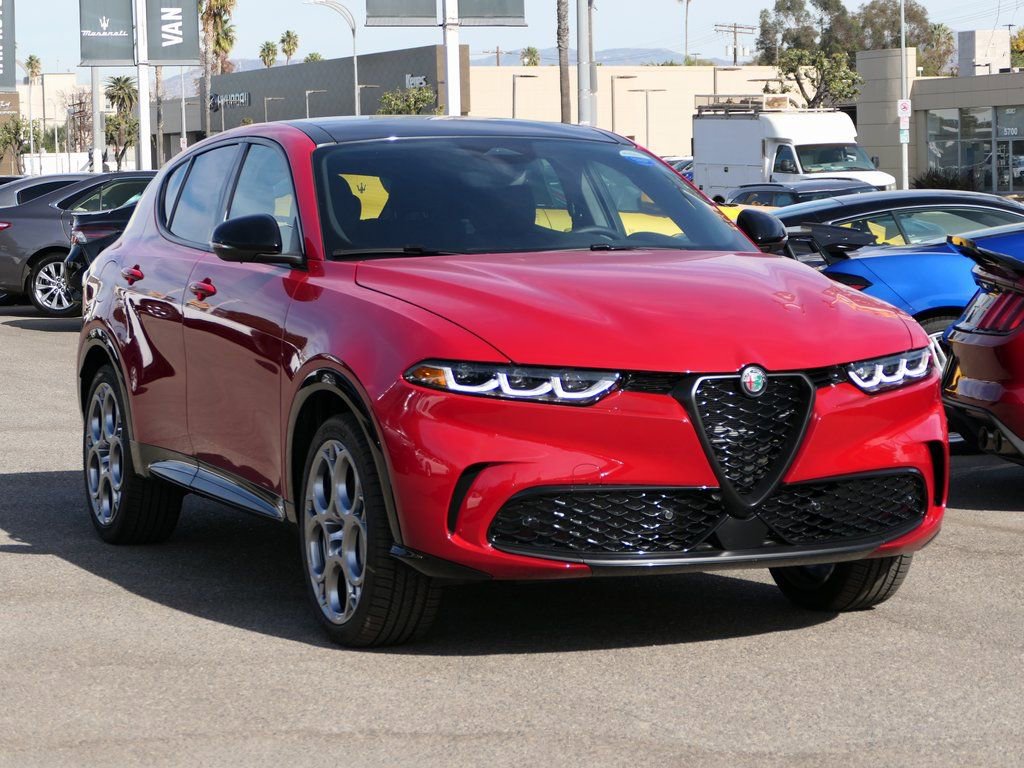 New 2025 Alfa Romeo Tonale w/ Premium Package image 7