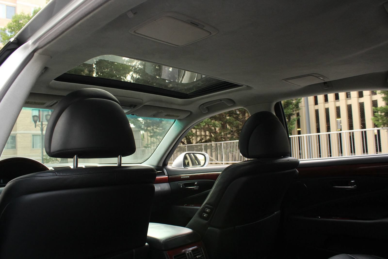 Used 2011 Lexus LS 460 L w/ Luxury Pkg RWD image 22