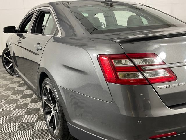 Used 2015 Ford Taurus Limited w/ Equipment Group 301A AWD/4WD image 29
