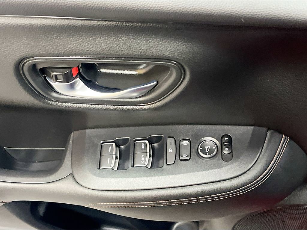 Used 2025 Honda HR-V Sport image 17