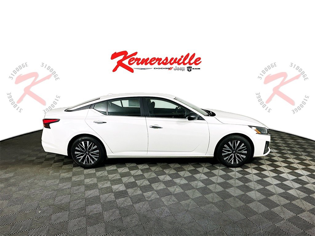 Used 2024 Nissan Altima 2.5 SV image 8