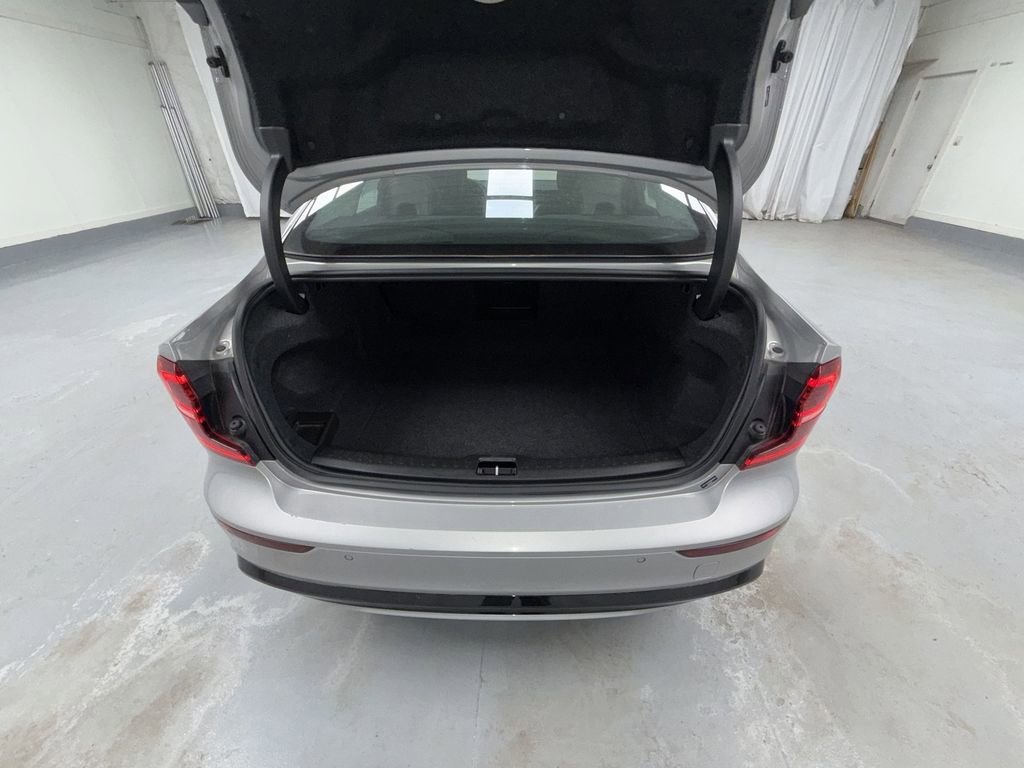 Used 2025 Volvo S60 B5 Core image 17