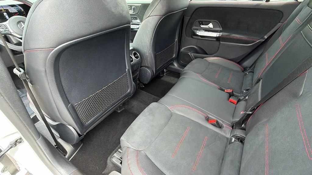 Used 2023 Mercedes-Benz GLB 250 4MATIC image 24