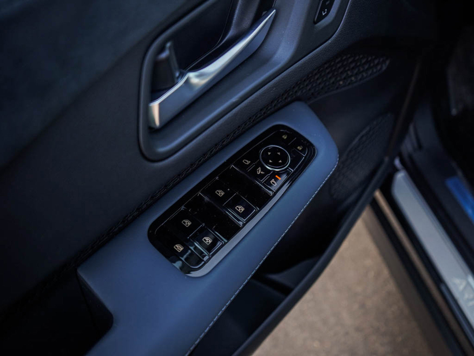 New 2025 Nissan Ariya Platinum image 19