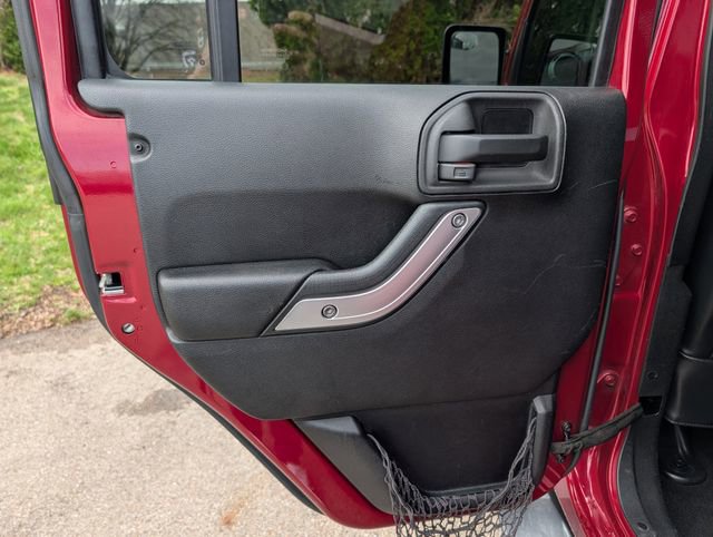 Used 2013 Jeep Wrangler Unlimited Rubicon w/ Connectivity Group AWD/4WD image 29