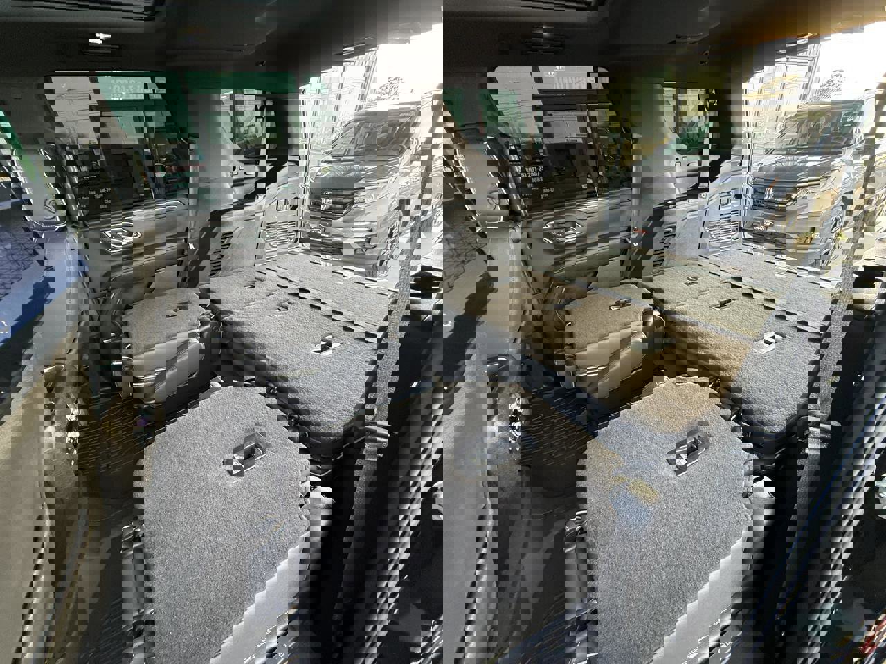 Used 2024 GMC Yukon SLT w/ SLT Luxury Package image 46