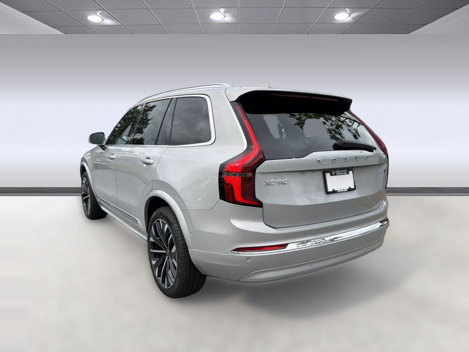 Certified 2025 Volvo XC90 B5 Plus AWD/4WD image 3