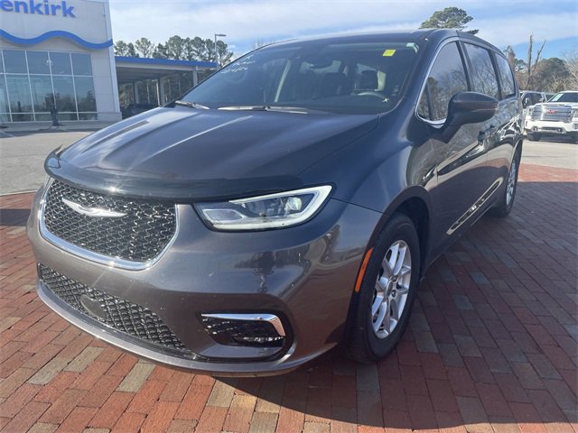 Used 2023 Chrysler Pacifica Touring-L image 1