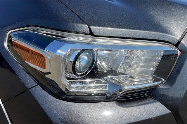 Used 2020 Toyota Tacoma TRD Sport image 27