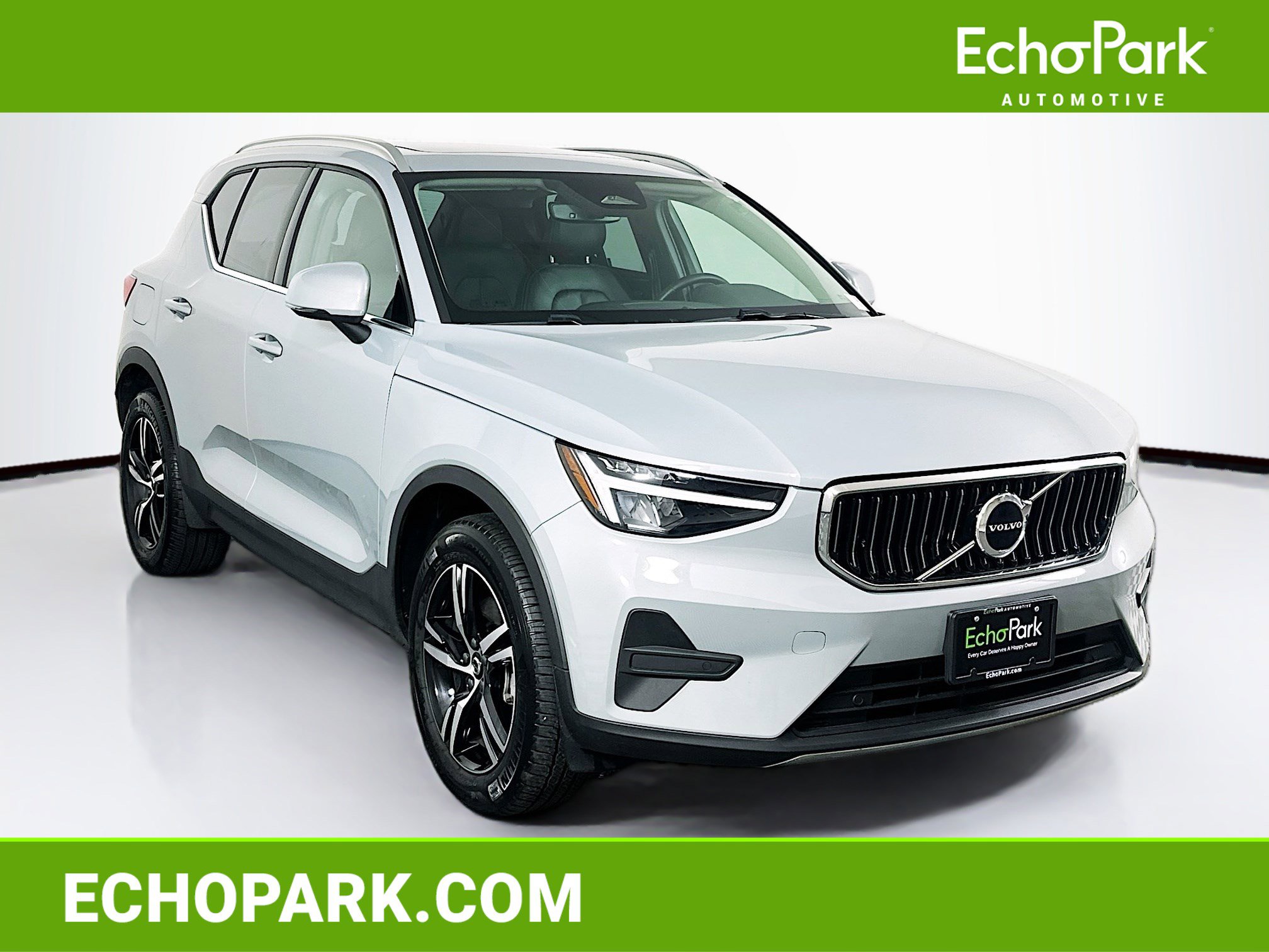 Used 2025 Volvo XC40 B5 Core