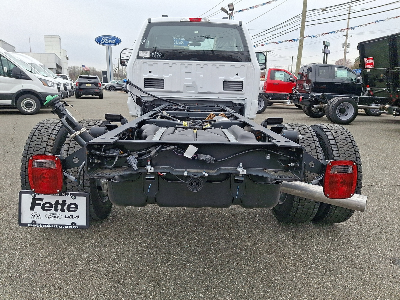 New 2025 Ford F550 4x4 Regular Cab Super Duty image 5
