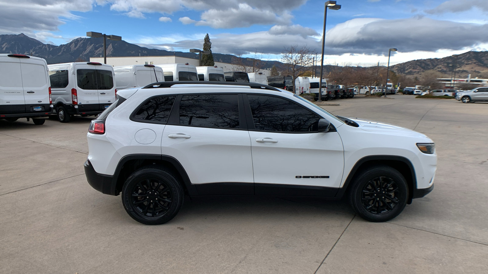 Used 2023 Jeep Cherokee Altitude Lux AWD/4WD image 6