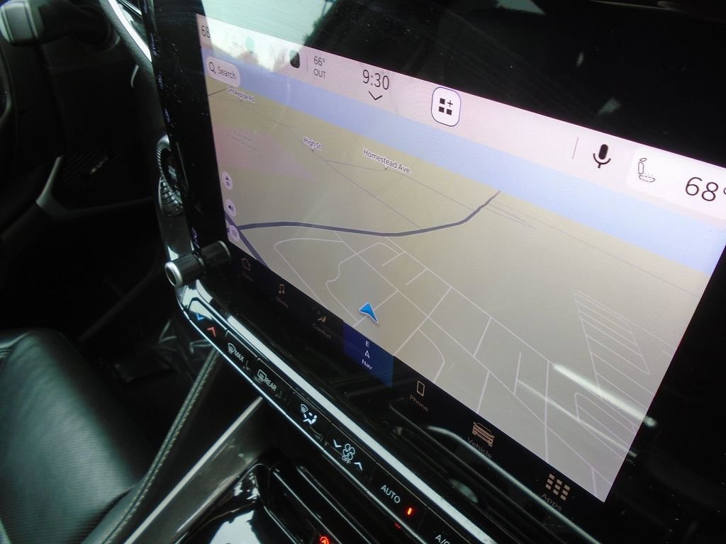 Used 2024 Jeep Wagoneer L Base image 26