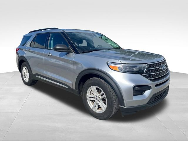 Used 2024 Ford Explorer XLT RWD image 3