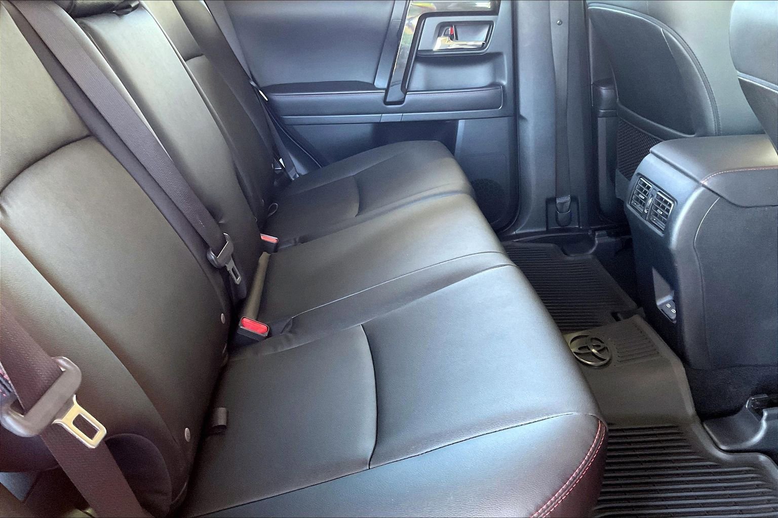 Used 2024 Toyota 4Runner TRD Off-Road Premium w/ Moonroof Package AWD/4WD image 18