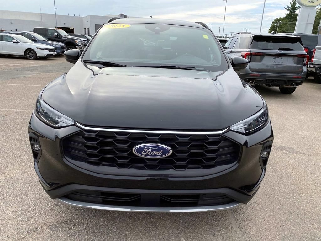 Used 2025 Ford Escape ST-Line Select AWD/4WD image 11