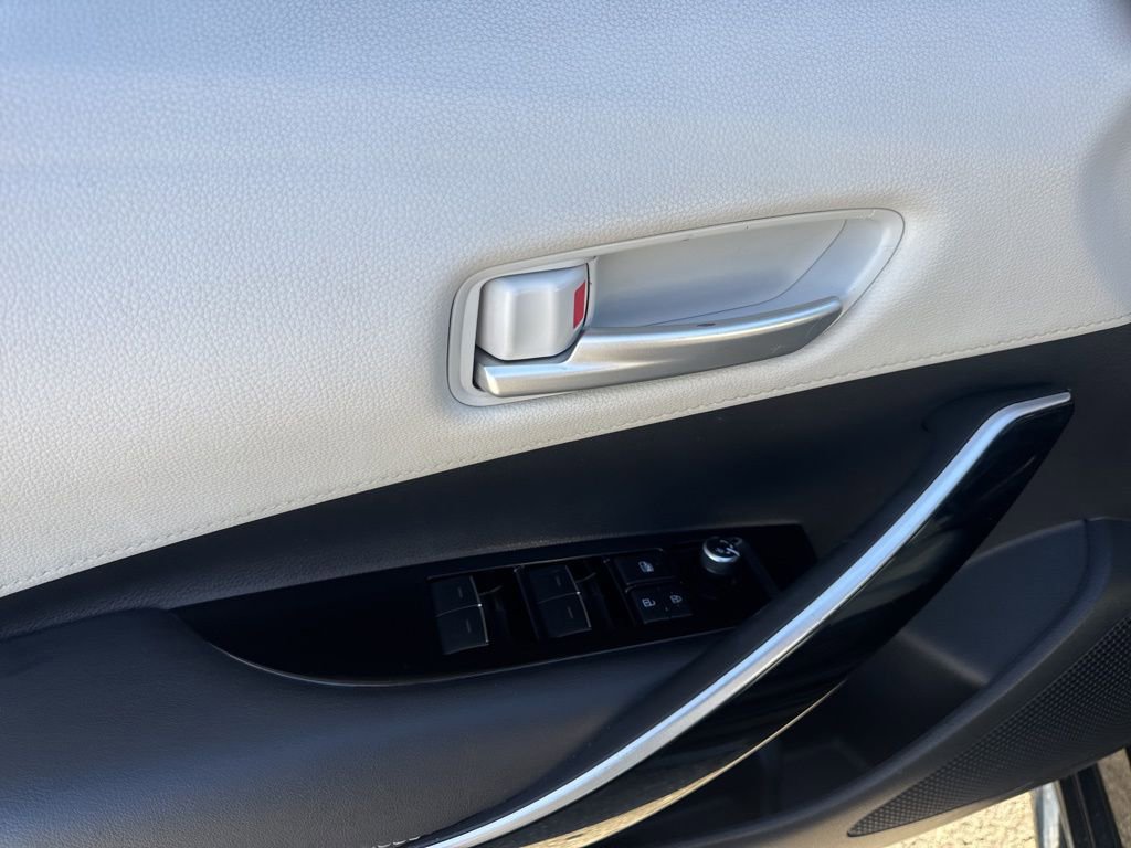 Used 2021 Toyota Corolla XSE image 25